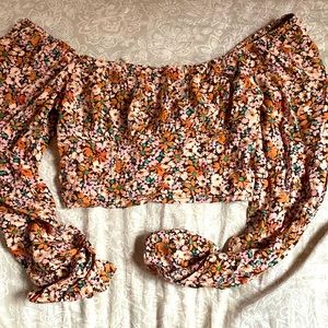 XS crop top/ brand:wild fable (never worn)